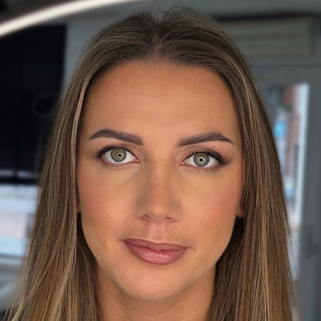 Soft glam make-up voor een bruiloftgast